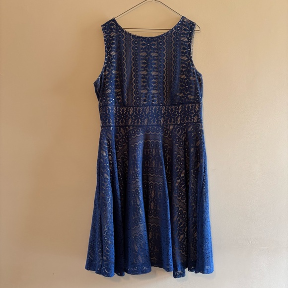 Gabby Skye Dresses & Skirts - Gabby Skye Navy Lace Sleeveless Fit & Flare Dress